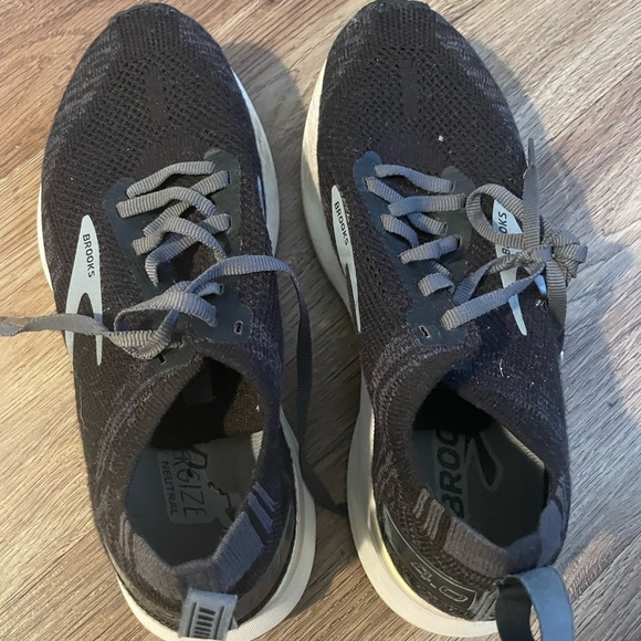 Brookes Levitate Running  Size 7. Perfect Condition. #tennisshoe #running - Picture 2 of 5